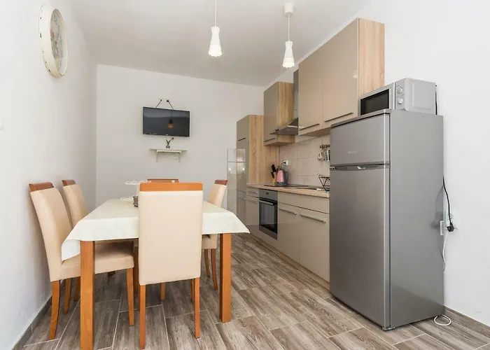 Mirko&ana アパート ビビニェ